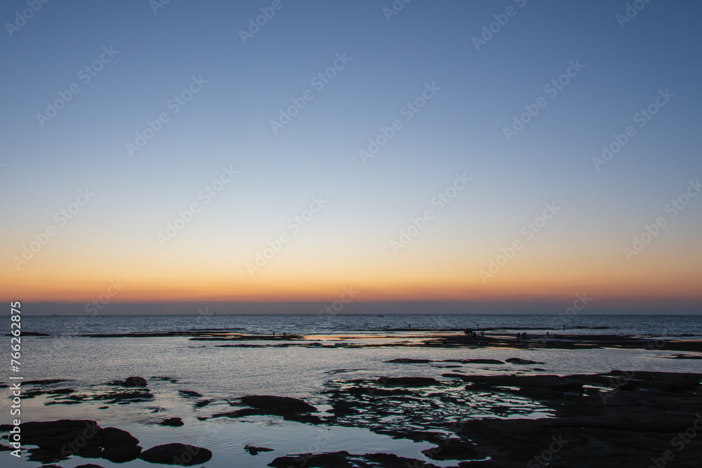 Fototapeta premium 日没後の天神崎のマジックアワーの美しい風景