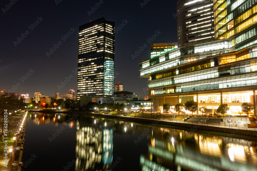 夜の大阪ビジネスパーク