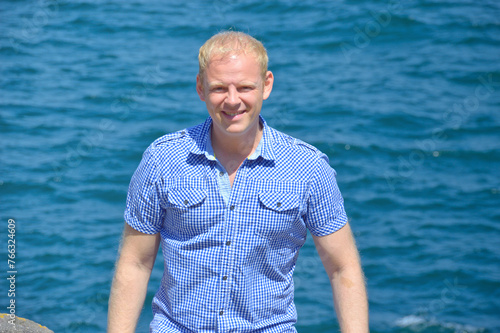 Palmen, Strand, Mann, tropisch, sommer, meer, anreisen, urlaub, leute, baum, sand, ozean, insel, exotisch, paradies, junge, spaß, schönheit, freizeit, person, fotogen, Heranwachsender, lächelnd, aufre