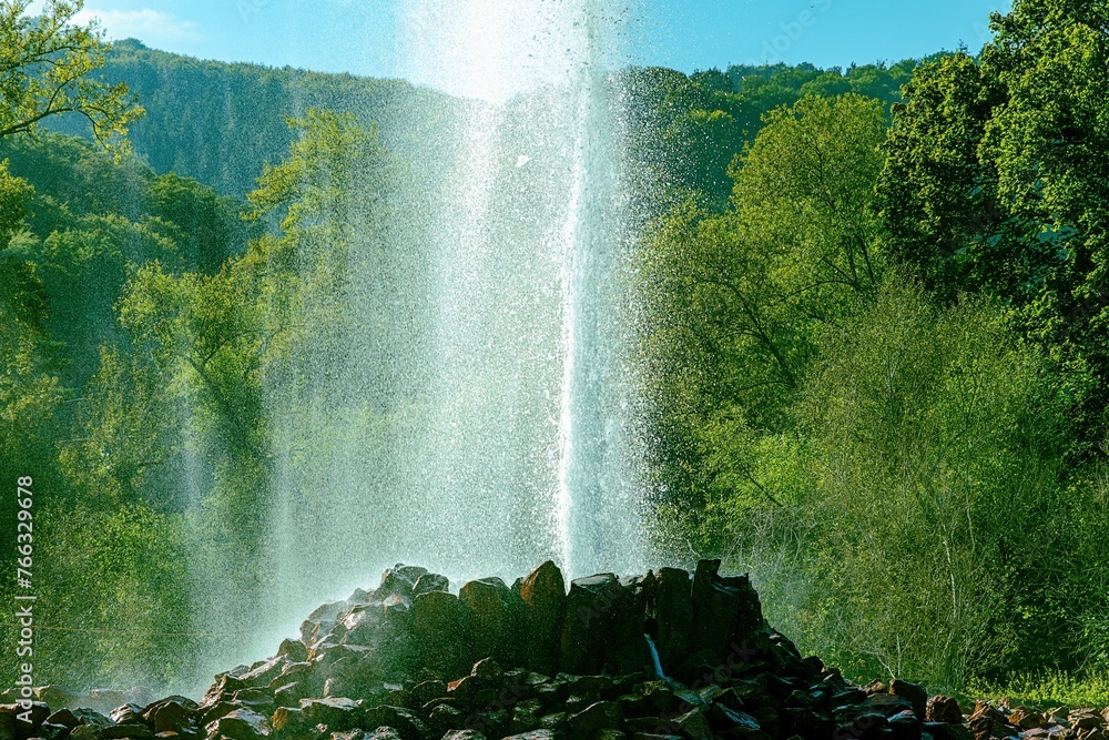 Sprudelnder Kaltwasser Geysir