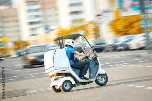 Schilderij op canvas Delivery man on electric scooter deliver food