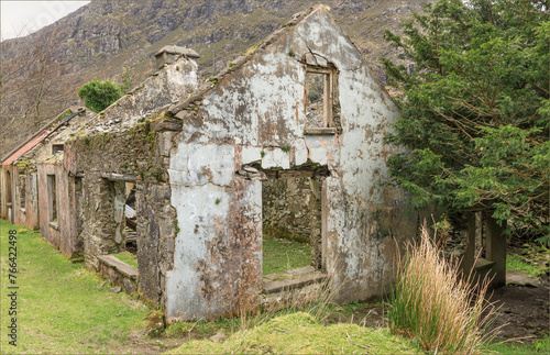 Derelict Irish house in the middle of nowhere