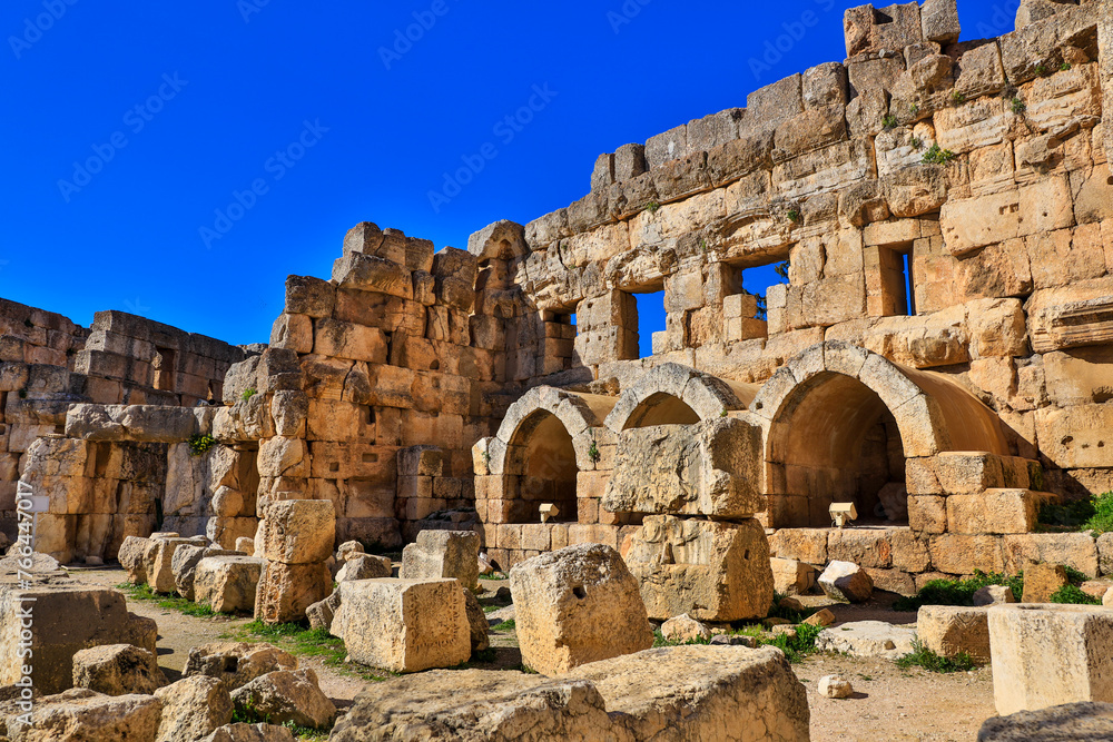 Fototapeta premium Lebanon Ancient Temple of Baalbek on a sunny autumn day