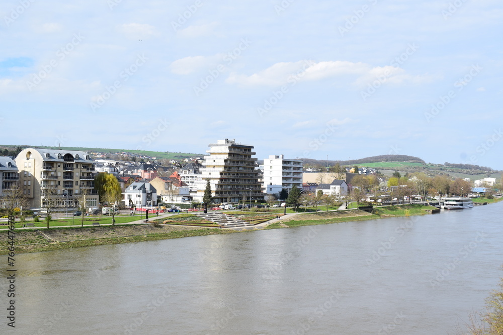 Obraz premium Grevenmacher, Luxembourg Moselle shore with parks and buildings