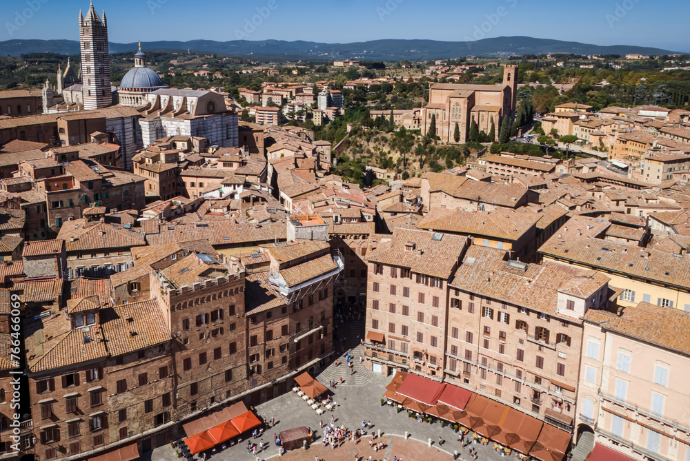 Naklejka premium Elevated elegance: Siena’s ancient rooftop landscape