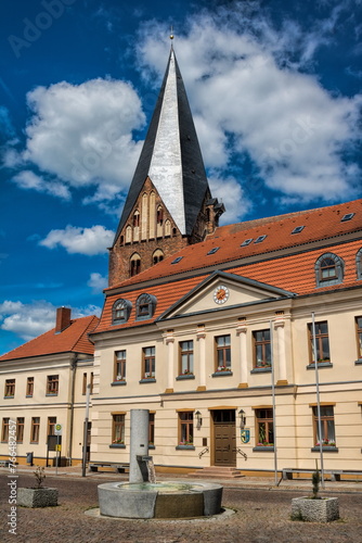 röbel, deutschland - rathaus und turm der nikolaikirche
