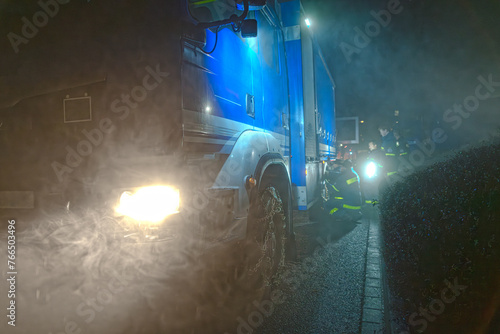 LKW mit angelegten Schneeketten photo