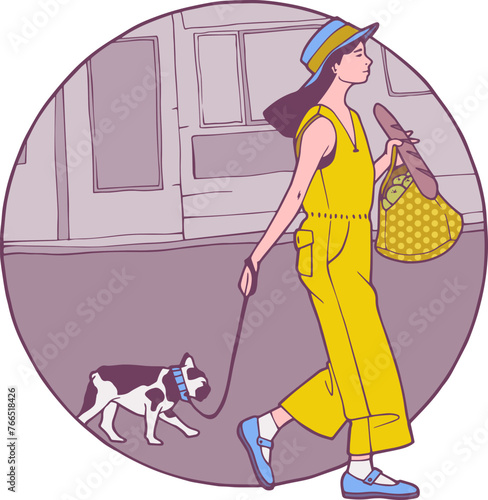 Jeune femme avec un panier et une baguette de pain qui promène son chien en laisse