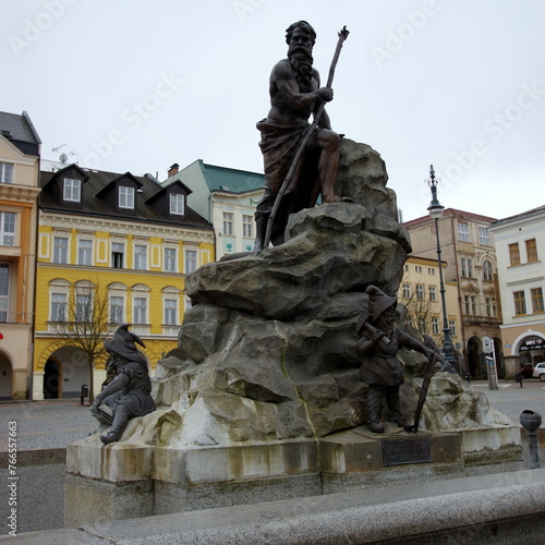 Foto Gnome statues at Krakonos Fountain, 1892, at Krakonosovo namesti in Trutnov, Boh
