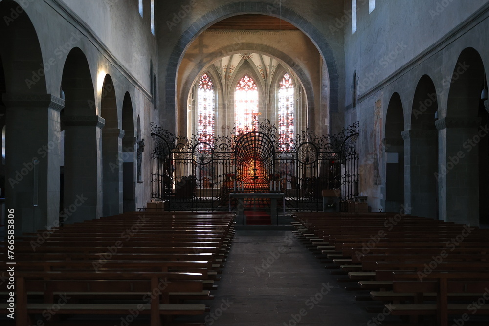 Blick in eine Historische Kirche auf der Insel Reichenau im Bodensee	