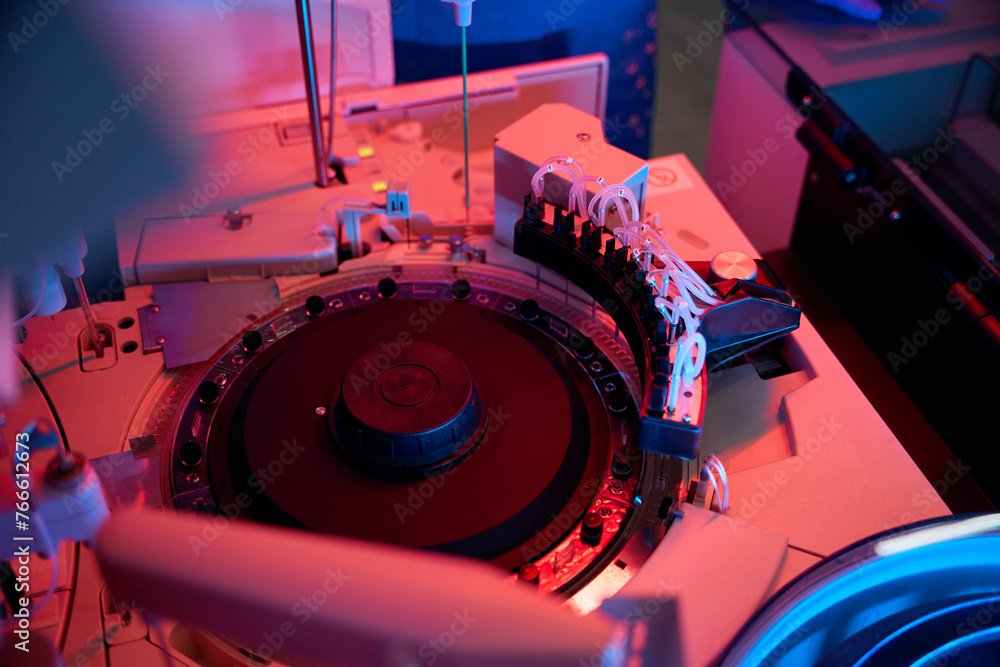High-tech apparatus for automatic isolation of nucleic acids High-tech apparatus for automatic isolation of nucleic acids