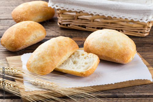Crispy bread bun, in a bread basket © Elena Elizarova