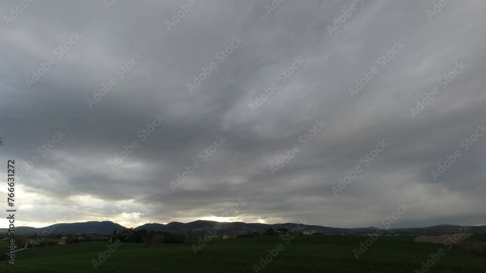 timelapse con nuvoloni e albero, alta risoluzione timelapse con nuvoloni e albero, alta risoluzione