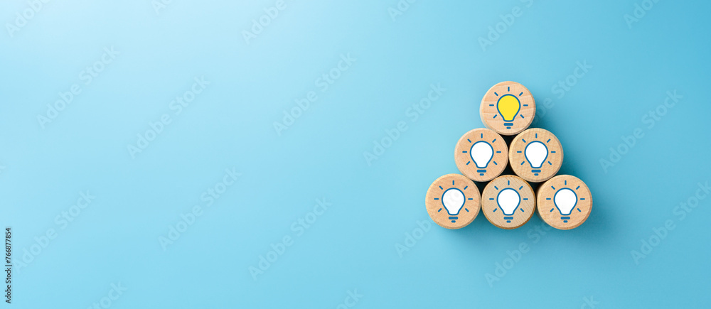 © Worawut - Wooden cubes with light bulb and question marks icons, Innovation and solution concepts, copy space