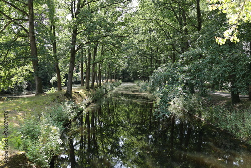 Wassergraben bei Kloster Dinklage in Niedersachsen