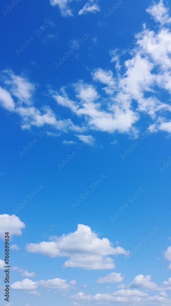 Obraz premium Blue sky with clouds and sun.