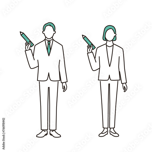 鉛筆を持ってチェックするビジネスパーソン	