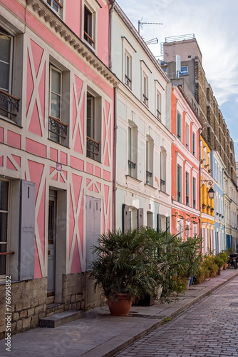 Fototapeta Naklejka Na Ścianę i Meble -  Colored houses in Rue Cremieux - Paris