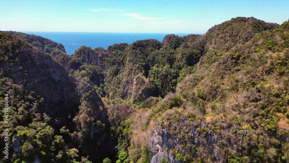 Primeval jungle hills island phi phi island. Perfect aerial top view flight speed ramp Hyperlapse motionlapse timelapse
4k Primeval jungle hills island phi phi island. Perfect aerial top view flight speed ramp Hyperlapse motionlapse timelapse
4k