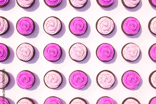 Obraz na płótnie Overhead Arrangement of Vibrant Pink Frosted Chocolate Cupcakes on White w salonie