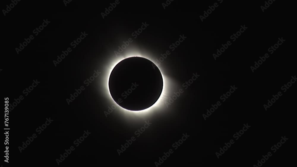 Sonnenfinsternis. Verfinsterte Sonne wandert. Korona. Echte Aufnahme ohne KI. Sonnenfinsternis. Verfinsterte Sonne wandert. Korona. Echte Aufnahme ohne KI.