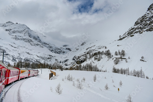 Bernina, Alp Grüm, Gletscher, Palü Gletscher, Piz Palü, Piz Varuna, Piz Canton, Alpen, Graubünden, Zugstrecke, Bernina-Express, Berninapass, Val Poschiavo, Winter, Schneedecke, Neuschnee, Schweiz photo