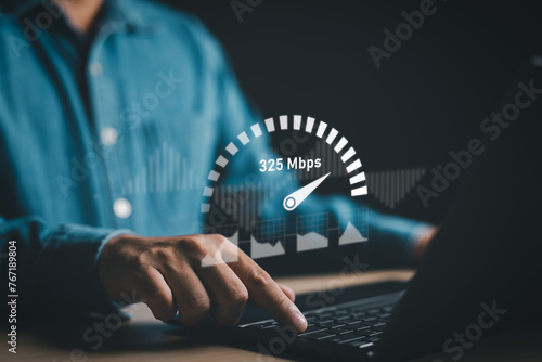 фотографія Internet connection speed test bandwidth network technology, Man use fast internet high speed on smartphone or laptop computer, 5G signal quality, speed optimization