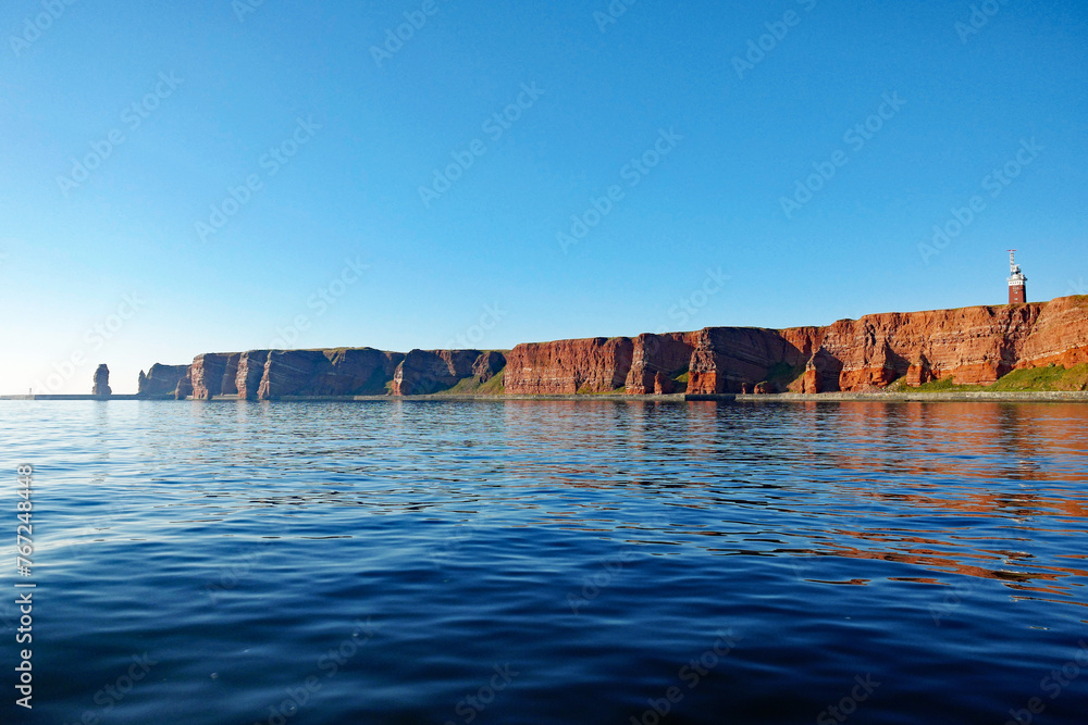 Helgoland Blick von Südwesten auf Felsen, Leuchtturm, Lange Anna