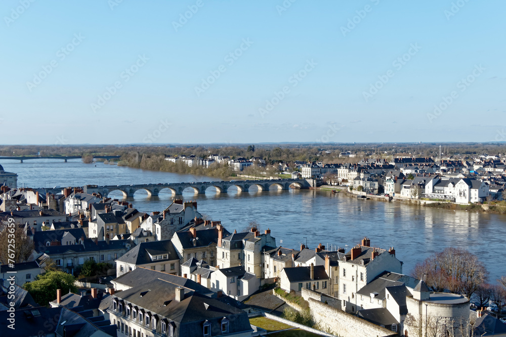 Vue panoramique de la Loire et du pont Cessart à Saumur - Maine-et-Loire - France