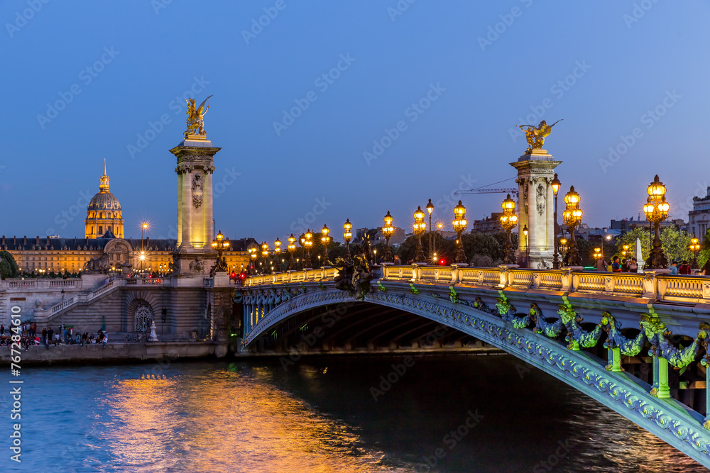 Fototapeta premium Alexander III Bridge in Paris at night