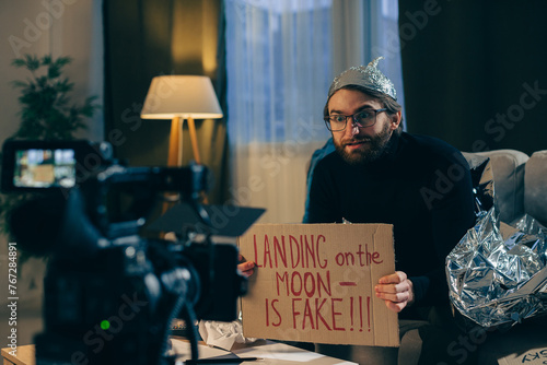 Tableau sur toile A conspiracy theorist shoots pseudoscientific videos on camera