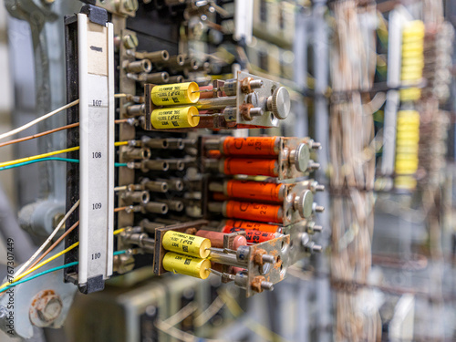 Tableau sur toile Veraltete Elektronikbauteile einer alten Telefonanlage