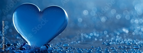 Wassertropfen in Herzform auf blauem Hintergrund, Banner Herz photo