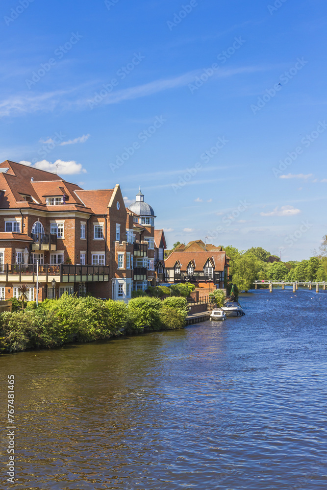 Obraz premium The beautiful view of coastline of the River Thames in Royal Windsor in England.
