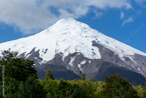 Fototapeta Naklejka Na Ścianę i Meble -  Cima del Volcán Osorno, Región de los Lagos, Chile.