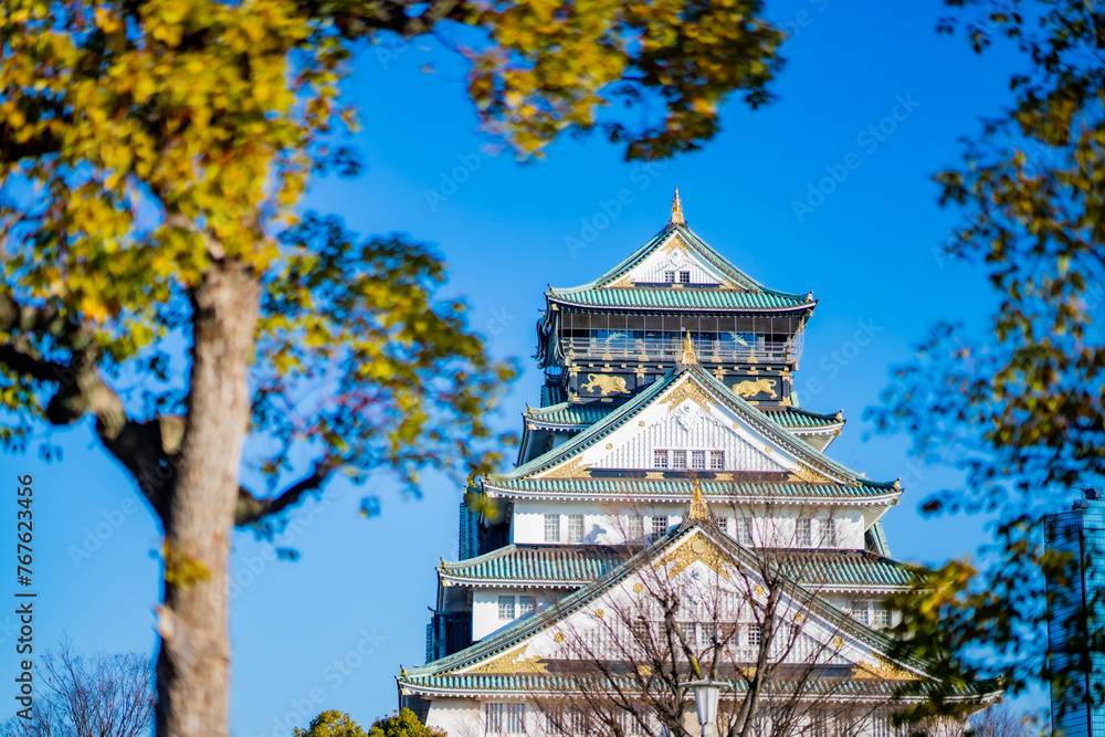 Landscape view Osaka's landmark Osaka Castle castle tower that shines in the blue sky, Osaka Japan. Landscape view Osaka's landmark Osaka Castle castle tower that shines in the blue sky, Osaka Japan.