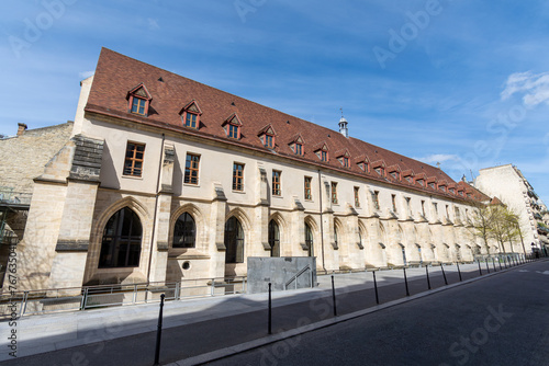 Vue extérieure du collège des Bernardins, ancien collège cistercien datant du 13ème siècle, aujourd'hui lieu de rencontre culturel et d'enseignement théologique