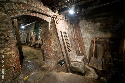 Konstfotografi Seattle Underground, Network of underground passageways and basements in the Pio