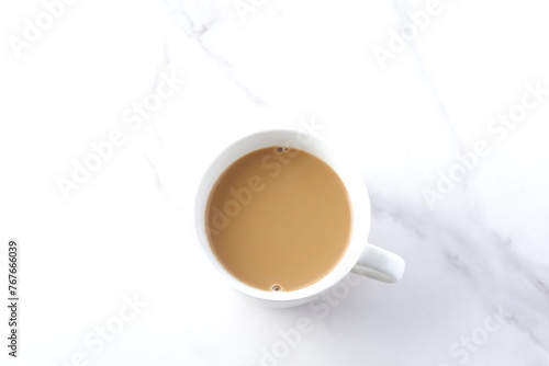 朝のひとときにぴったりのカフェ・オ・レは、ミルクをたっぷり入れたコーヒー 