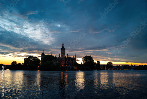 Schloss Schwerin im Abendlicht