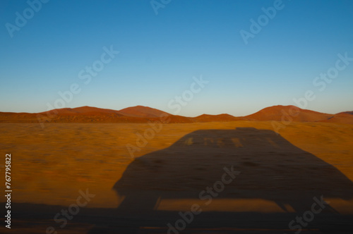 Schattenspiel auf der Fahrt zur Sossusvlei