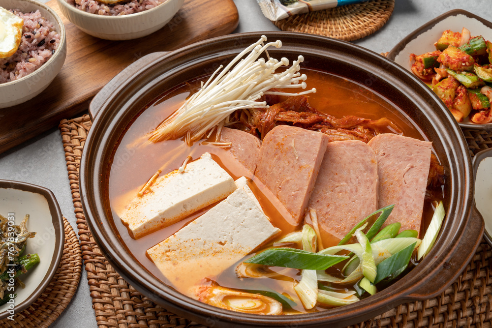 Korean food, seafood, agu, jjim, whole ribs, soup, kimchi, spam, dumplings, meat, clams, kalguksu, sea urchin eggs, side dishes, traditions Korean food, seafood, agu, jjim, whole ribs, soup, kimchi, spam, dumplings, meat, clams, kalguksu, sea urchin eggs, side dishes, traditions