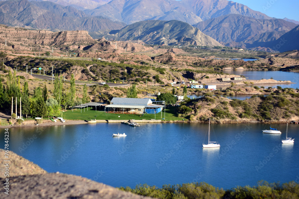 Obraz premium mar, paisaje, lago, acuático, montagna, poblado, ciudad, naturaleza, cielo, viajando, montagna, costa, pueblo, verano, impresiones, croacia, europa, panorama, italia, turismo, arquitectura, mediterrán