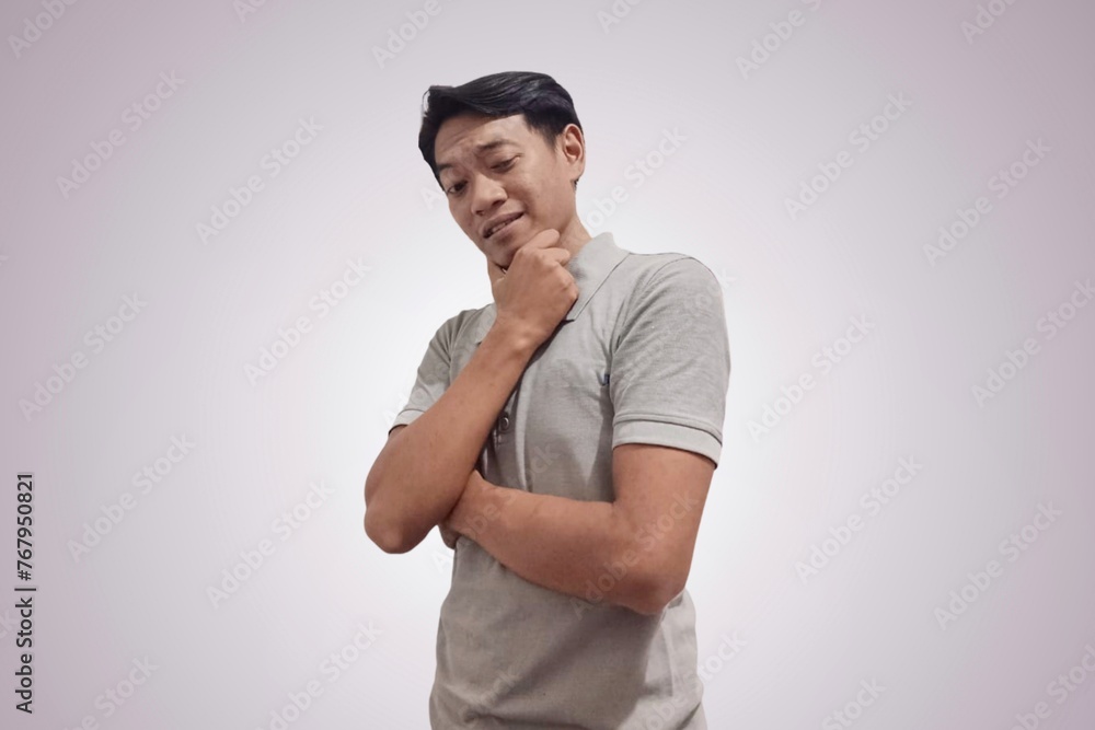 Obraz premium young asian handsome man smiling, enjoying life, feeling happy, friendly, satisfied and to insert an ad. Copy space image.