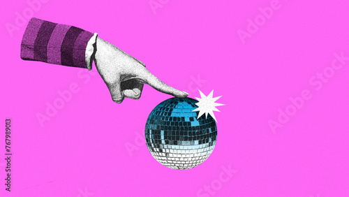 Obraz na plátně Fem ale hand spinning disco ball against pink background