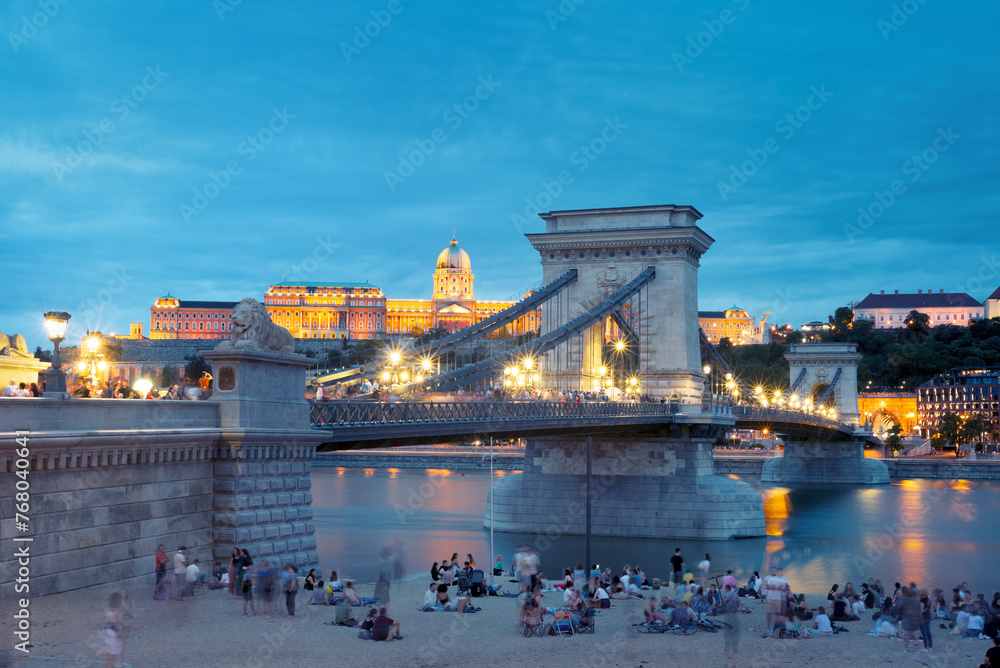 Fototapeta premium Chain Bridge and Royal Castle view at night, people on the shore