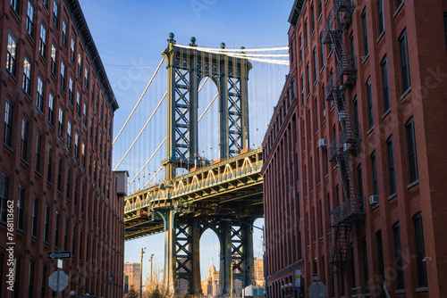 Fototapeta Naklejka Na Ścianę i Meble -  View of Manhattan bridge from Dumbo in New York (USA)