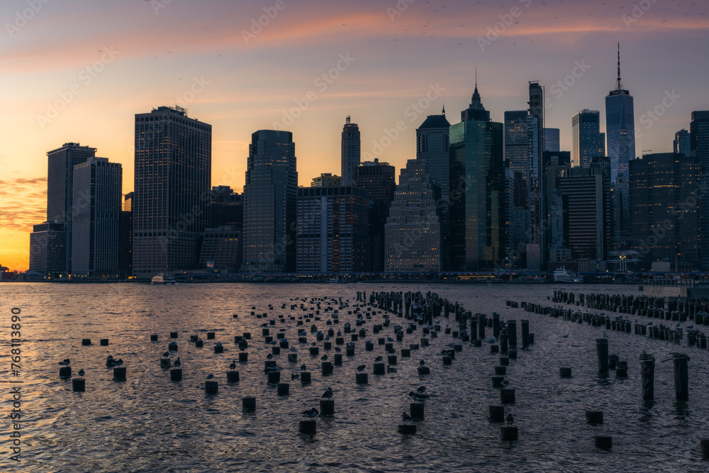 Obraz premium Downtown sunset from Brooklyn in New York City (USA)
