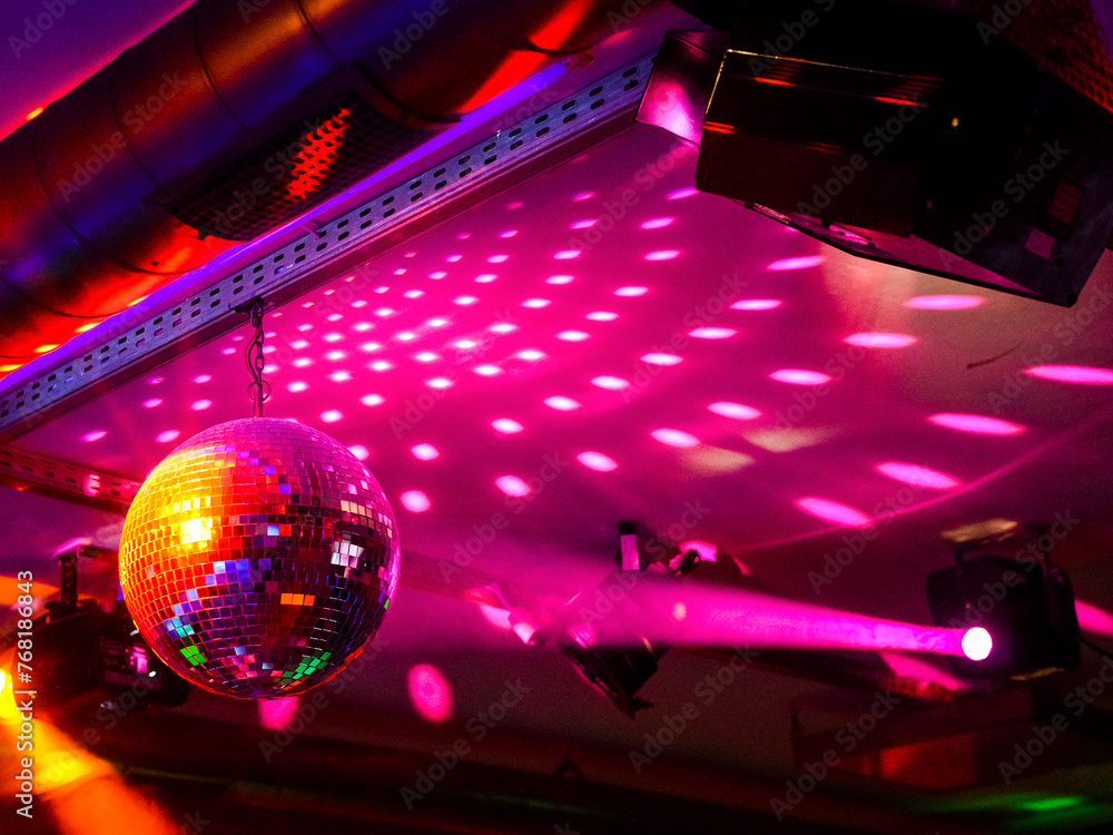 Dyskoteka, dj, kula disco