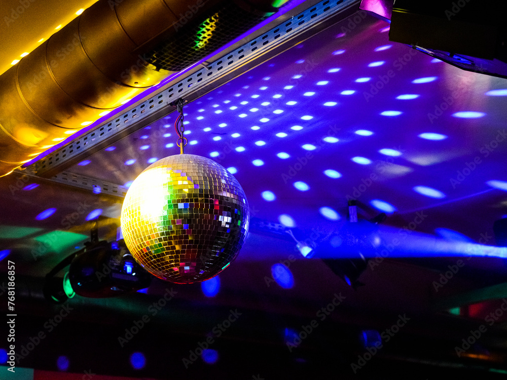 Dyskoteka, dj, kula disco